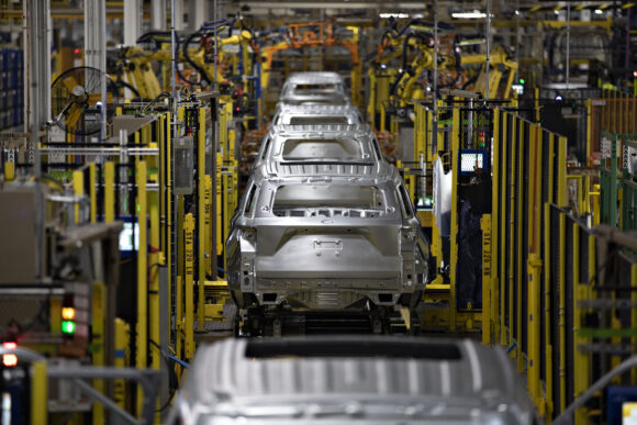 Source-feed image associated with Ford’s AI Hiccups Lead Carmaker to Rehire ‘Gray Beard’ Engineers