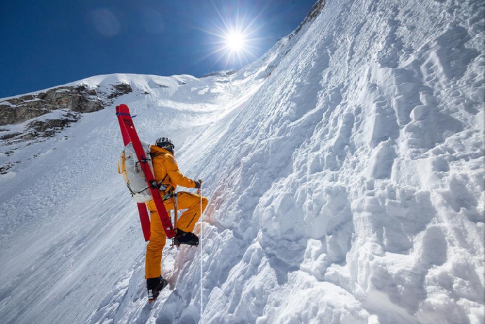 Source-feed image associated with ‘Everest: The Other Side’ Directors Elizabeth Chai Vasarhelyi and Jimmy Chin Talk Grief, Loss and Their Most Personal Film Yet: ‘You Don’t Get to Choose Your Calling’