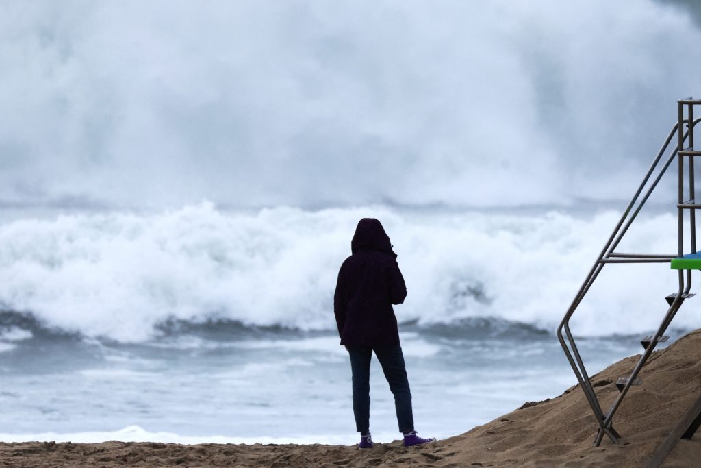 Source-feed image associated with News Wrap: Tropical Storm Marie brings dangerous surf to California coast