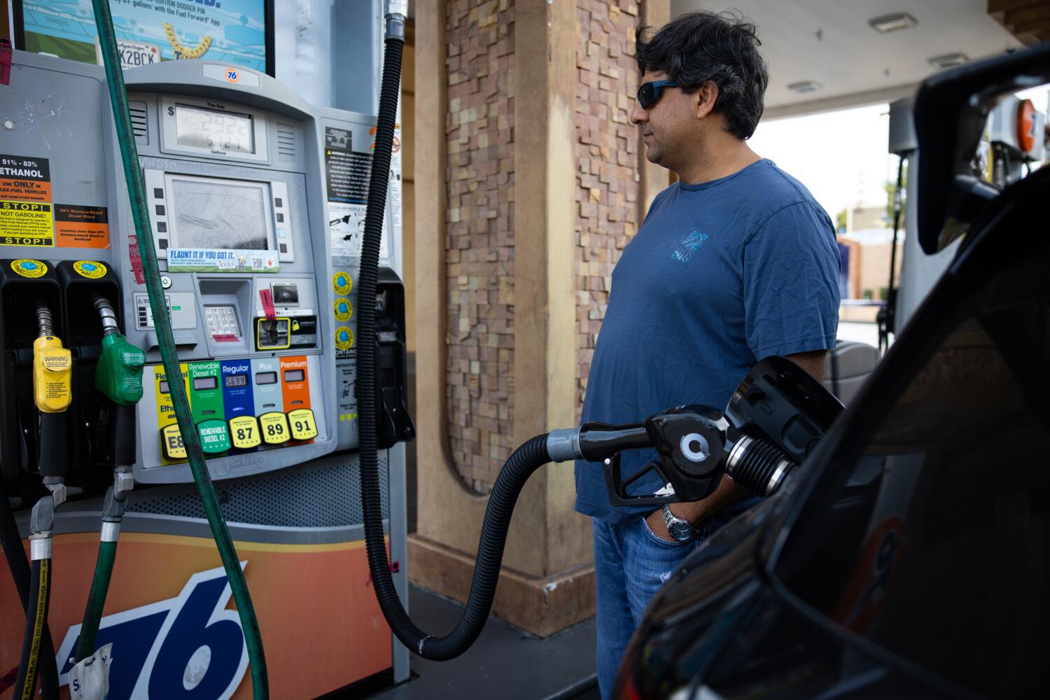 Source-feed image associated with L.A. gas prices are crazy again. Here's how to find the few pumps that are slightly more sane