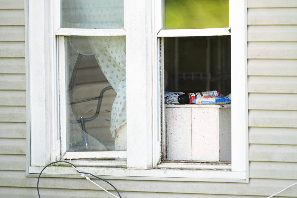 Source-feed image associated with Ohio town shocked by 16 kids found living in squalor 'right under our noses'