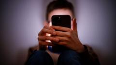 Source-feed image associated with Starmer tells Apple and Google to ban nude images on children's phones