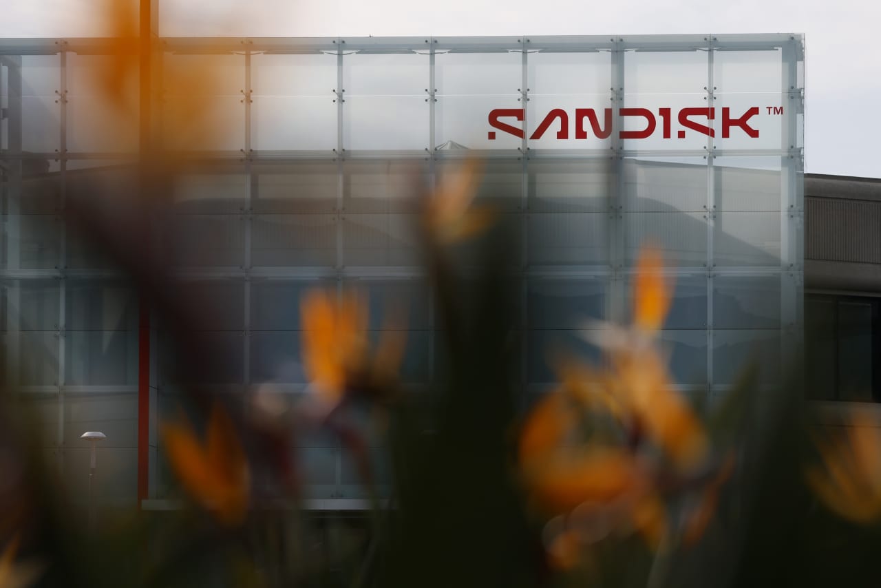 Source-feed image associated with Sandisk’s and Micron’s stocks sink as the rotation trade builds, but supply shortages should limit losses