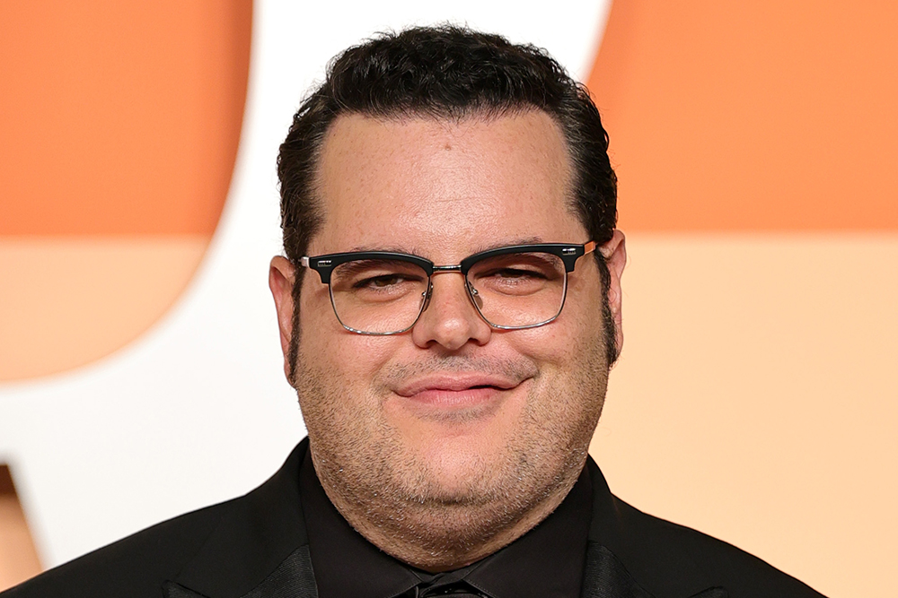 Source-feed image associated with Josh Gad to Join Margot Robbie and Bradley Cooper’s ‘Ocean’s’ Prequel (EXCLUSIVE)