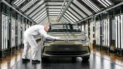 Source-feed image associated with Volkswagen board approves plan to cut another 50,000 jobs