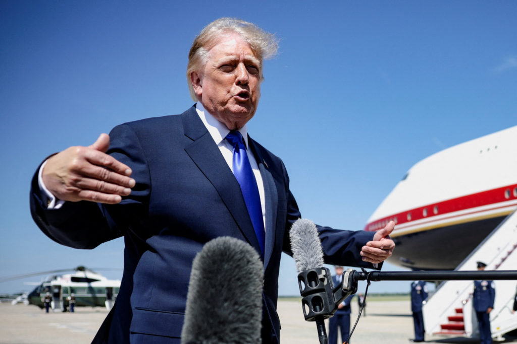 Source-feed image associated with As midterms approach, new poll finds that few Americans trust campaigns or Trump