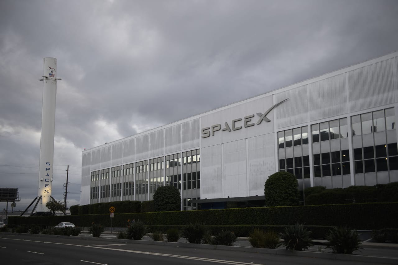 Source-feed image associated with SpaceX’s stock threatens to fall below the IPO price. Do investors face a ‘crisis’ if it does?