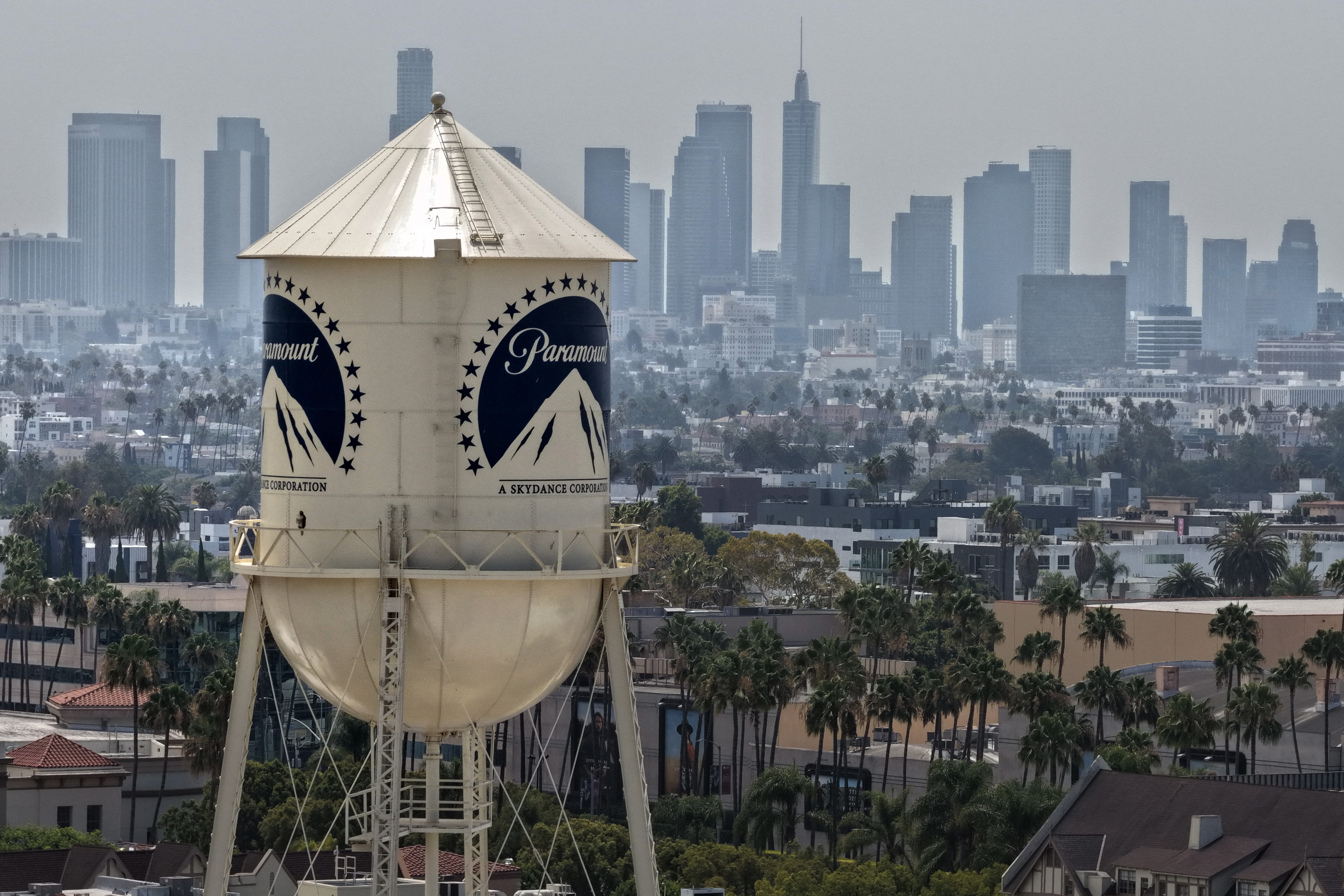 Source-feed image associated with Court Hears Argument on States’ Move to Pause Paramount-Warner Bros. Merger