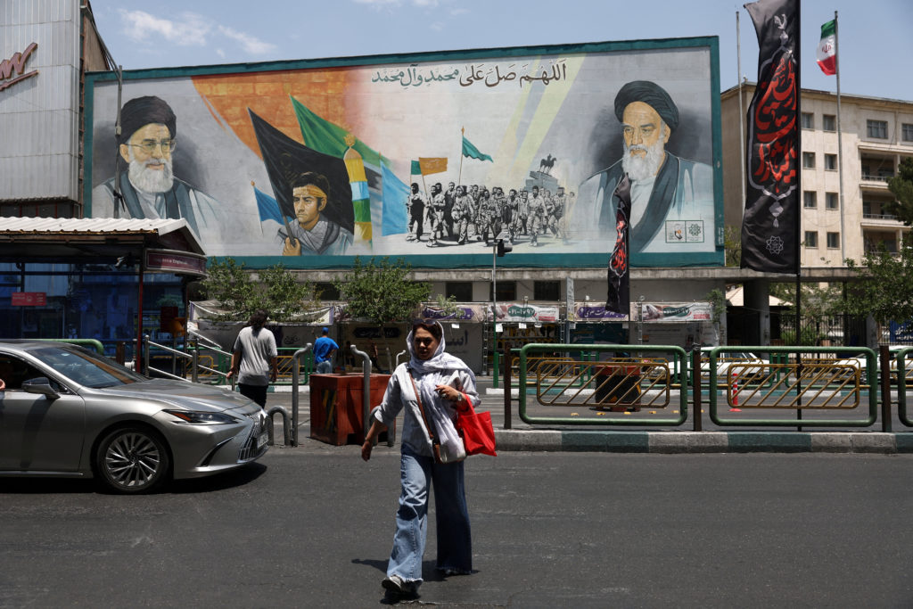 Source-feed image associated with White House defends Iran agreement as U.S. lifts Strait of Hormuz blockade