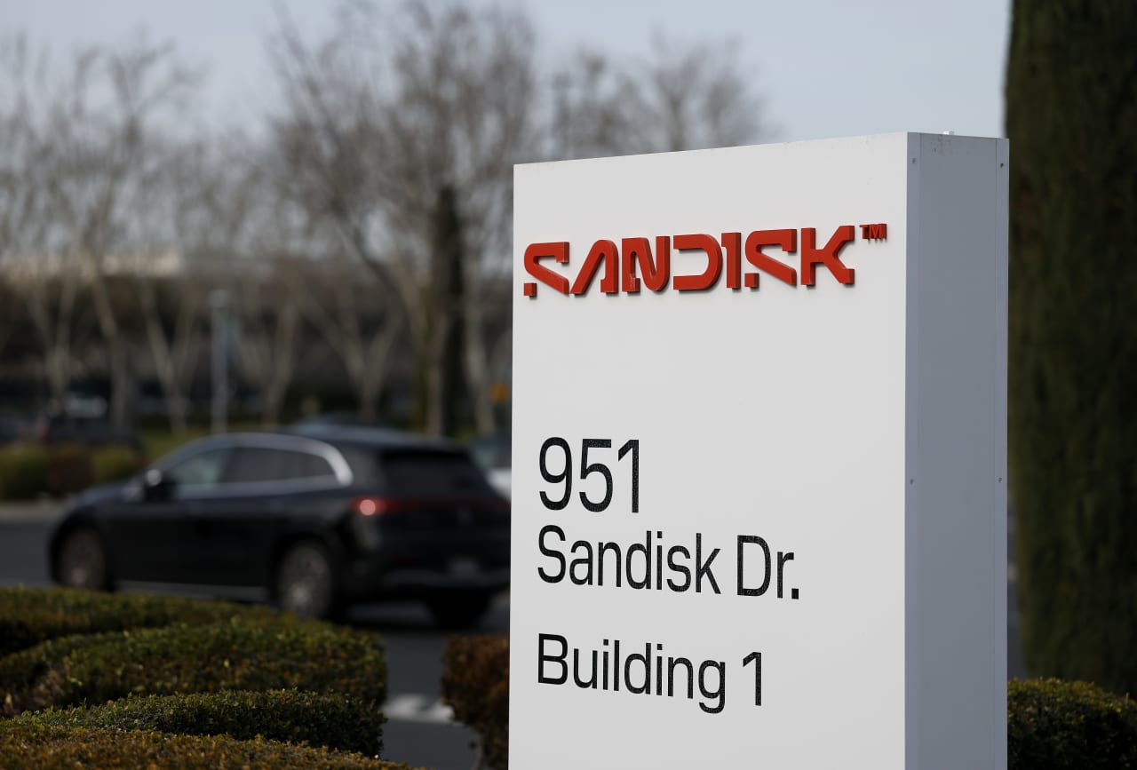 Source-feed image associated with Sandisk’s stock is down after earnings. Here’s what Wall Street has to say.