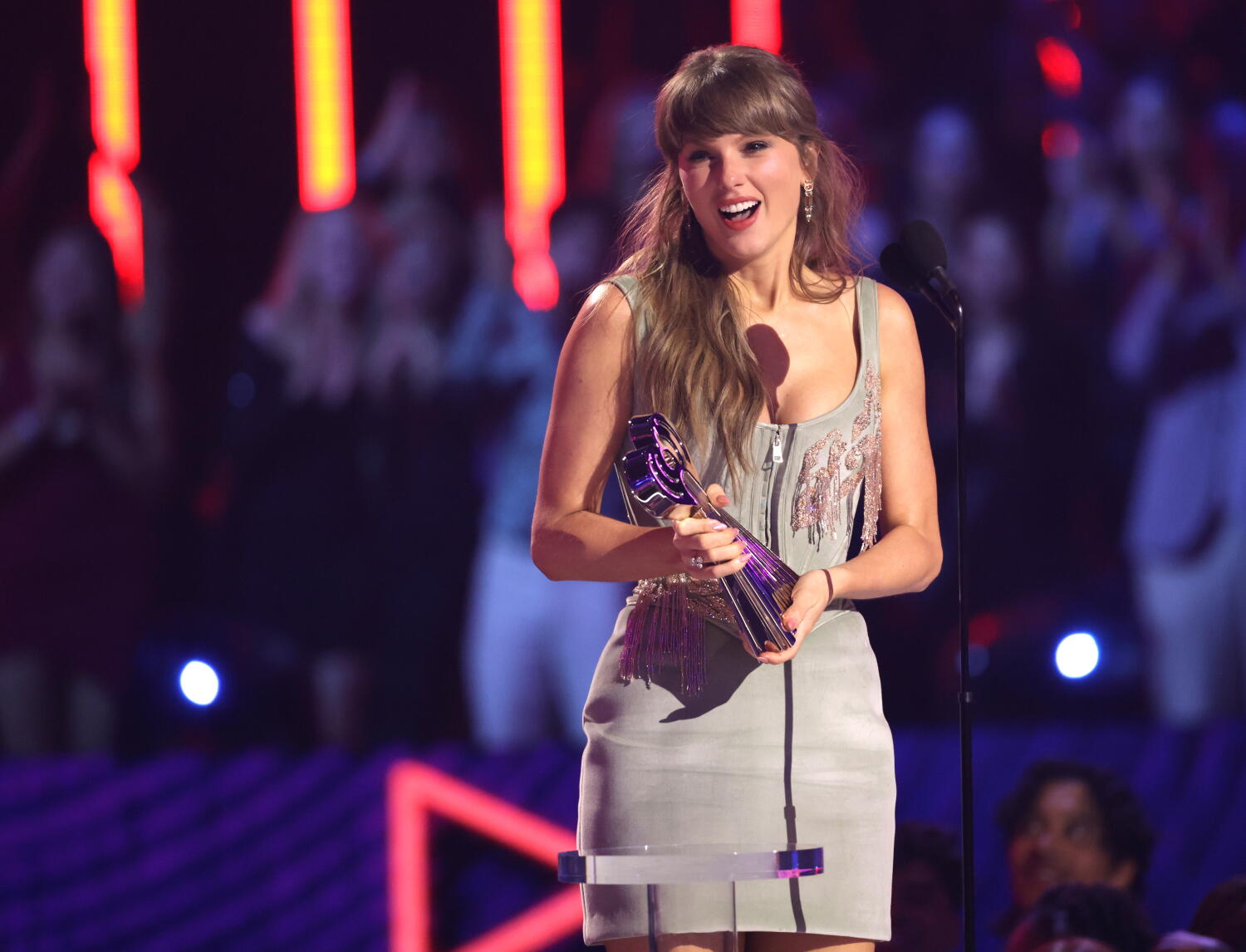 Image from linked report: Taylor Swift announces 'The Life of a Showgirl: The Encore' will be released on Friday