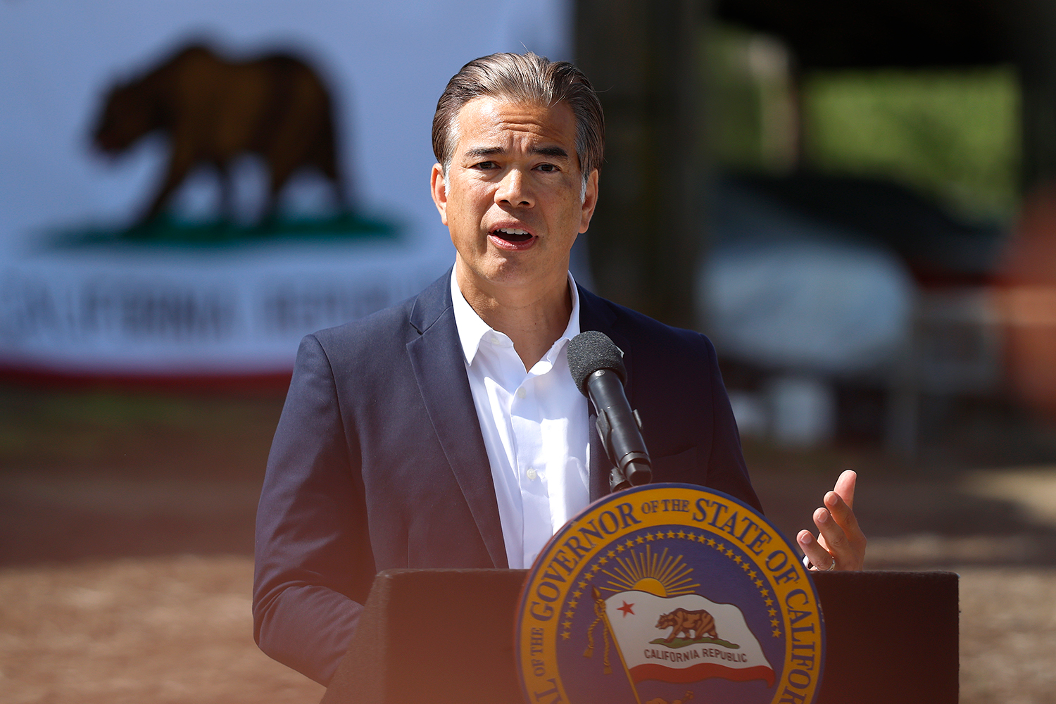 Source-feed image associated with Iowa Attorney General Says She’s Taking California to the Supreme Court Over Paramount-Warner Bros. Lawsuit