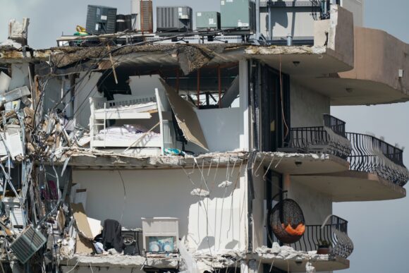 Source-feed image associated with Trouble at Surfside Began Weeks Before Deadly Condo Collapse, Final Report Finds