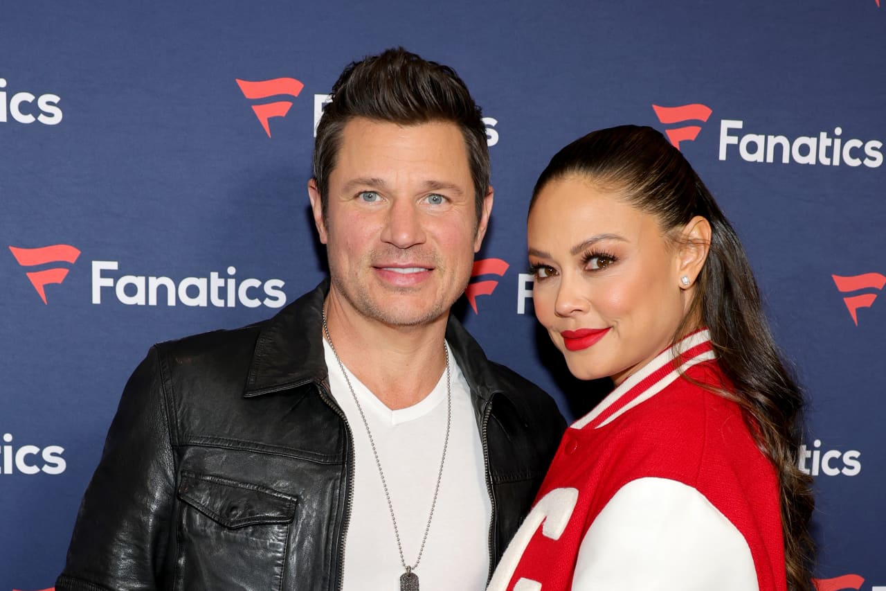 Image from linked report: Netflix stars Nick and Vanessa Lachey list $8.1 million L.A. home they bought from Naomi Osaka