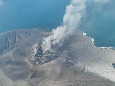 Source-feed image associated with Volcanic island in Indonesia erupts, canceling hundreds of flights and stranding thousands