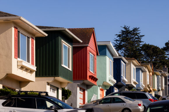 Source-feed image associated with US Mortgage Rates Rise for Third Straight Week