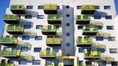 Source-feed image associated with Speed up £250 cap on leasehold ground rent, MPs urge