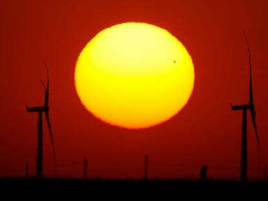 Source-feed image associated with Pentagon reviews are blocking wind farms, putting jobs at risk, lawsuit says