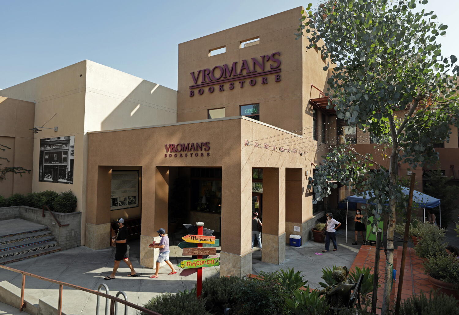 Image from linked report: Iconic SoCal bookstores Vroman's and Book Soup have found a new owner