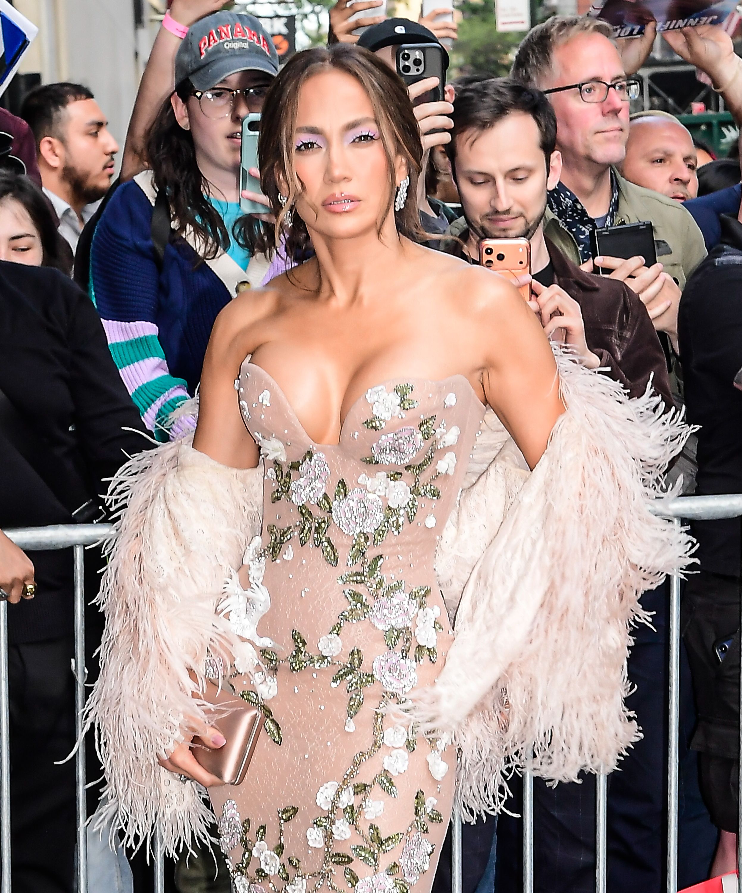 Source-feed image associated with Jennifer Lopez Is Singlehandedly Bringing Back This ’00s Lash Trend