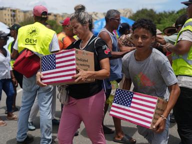 Source-feed image associated with On La Guaira’s beaches, Venezuela quake survivors improvise showers and toilets amid water shortages