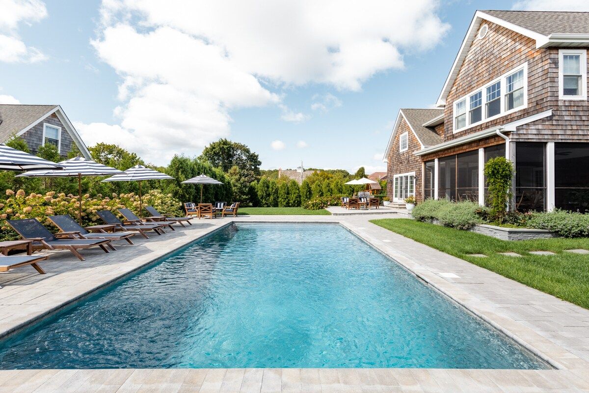 Source-feed image associated with The 16 Best Airbnbs in the Hamptons for a Last-Minute Summer Vacation