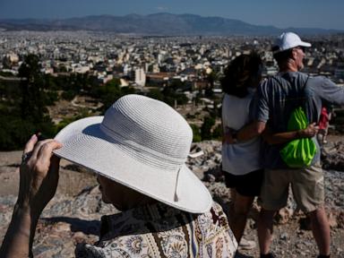 Source-feed image associated with The sunhat is everywhere in Athens as crowds grow larger at ancient sites