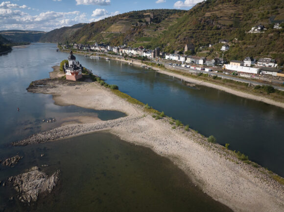 Source-feed image associated with German Shippers Warn Rhine Could Be ‘Split in Two’ by Low Water