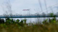 Source-feed image associated with This new bridge aimed to show US-Canada unity but instead stoked divisions