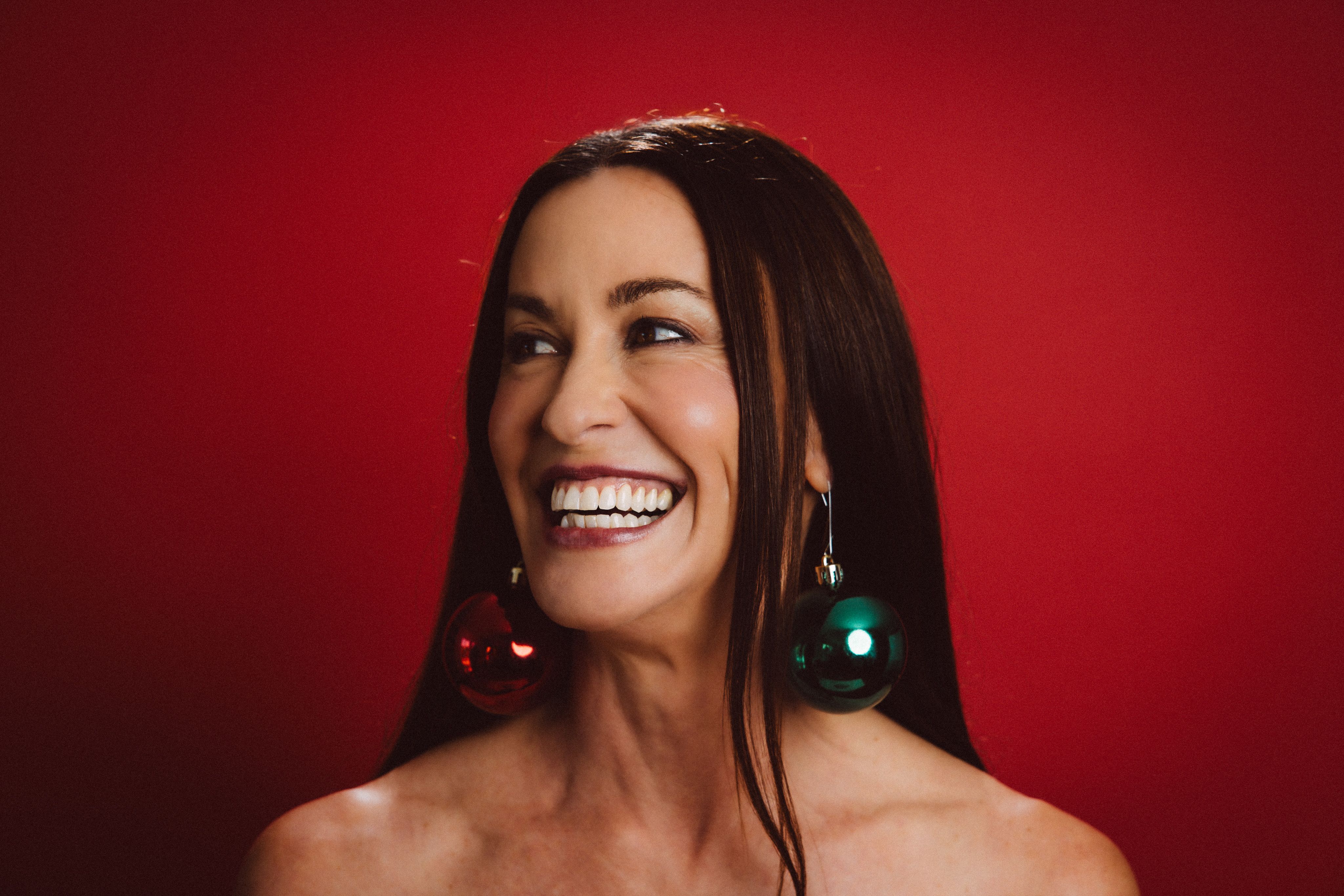 Image from linked report: Alanis Morissette Made a Holiday Album