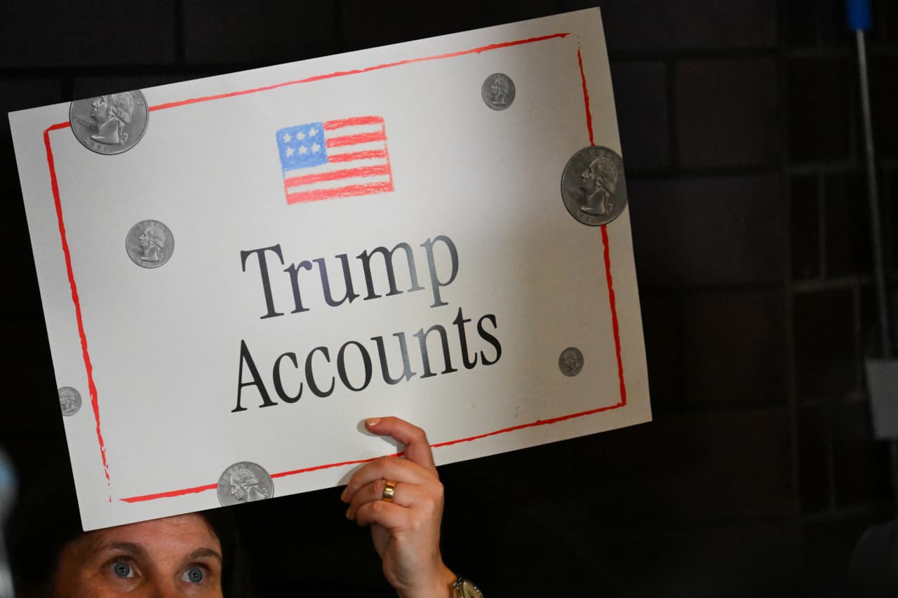 Source-feed image associated with When does my kid get the free ‘Trump account’ money?