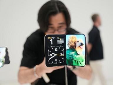 Source-feed image associated with New Apple CEO to unveil latest iPhone lineup