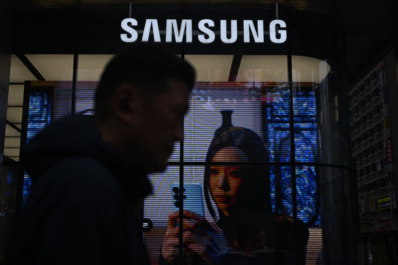 Source-feed image associated with A week of wild volatility for Korean stocks brought to a rousing finale by reports of Anthropic-Samsung deal