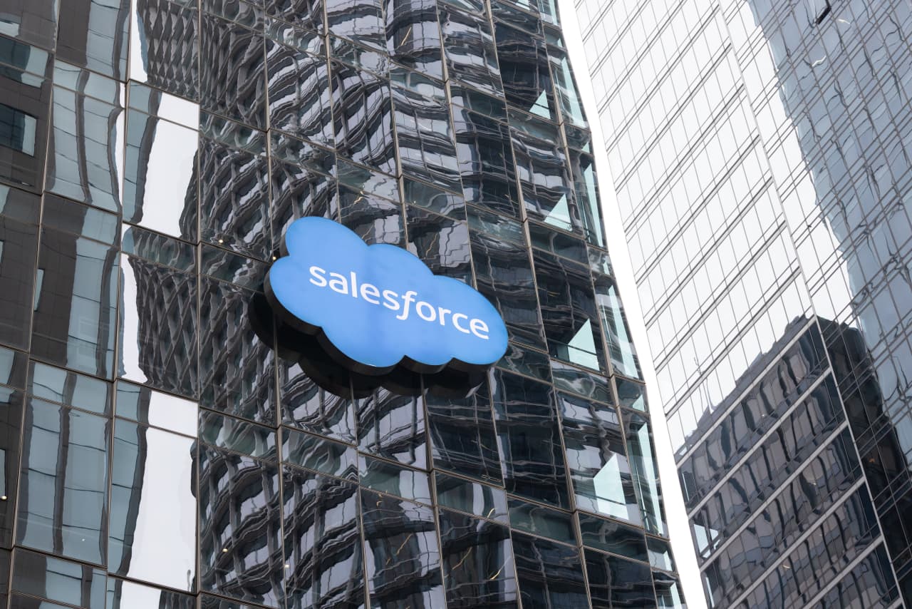 Source-feed image associated with A profit squeeze is coming for tech. This manager is betting on these unglamorous stocks instead.