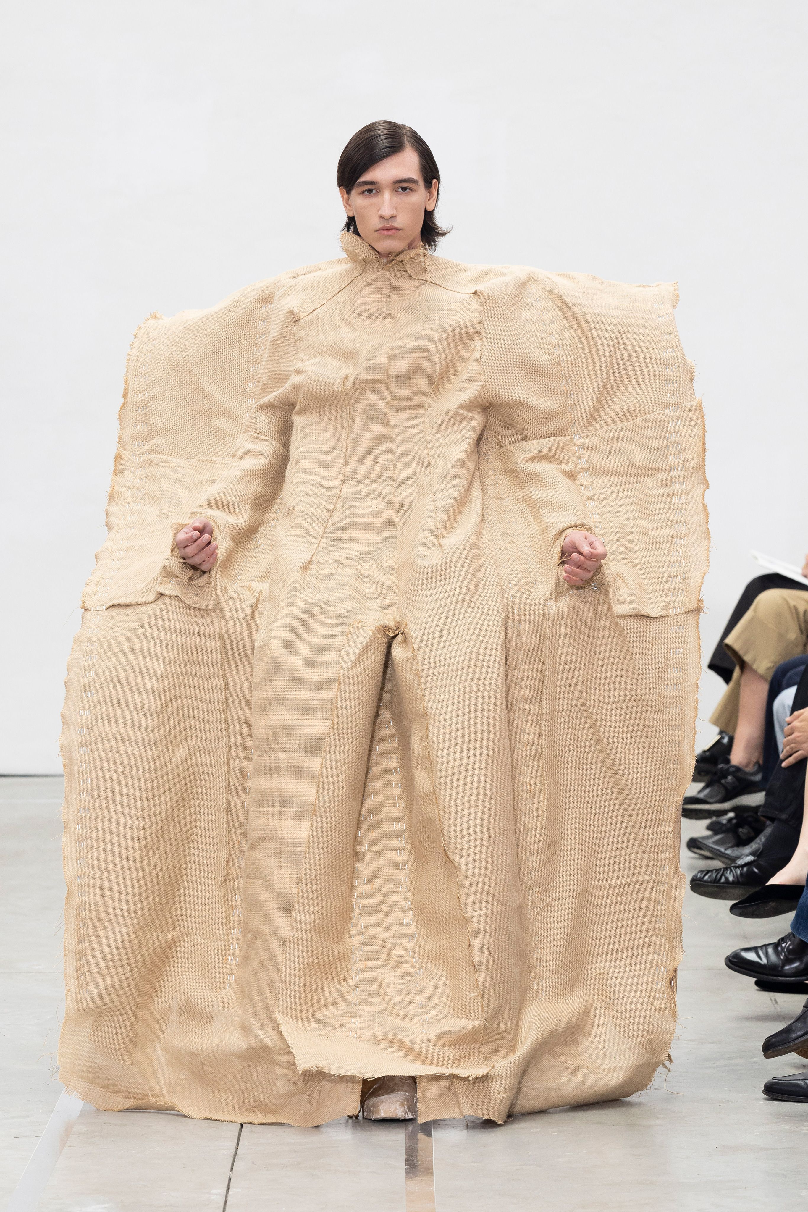 Source-feed image associated with La Cambre Fall 2026 Ready-to-Wear