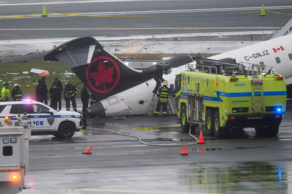Source-feed image associated with LaGuardia Air Traffic Controllers Under Scrutiny Over Crash That Killed 2 Pilots