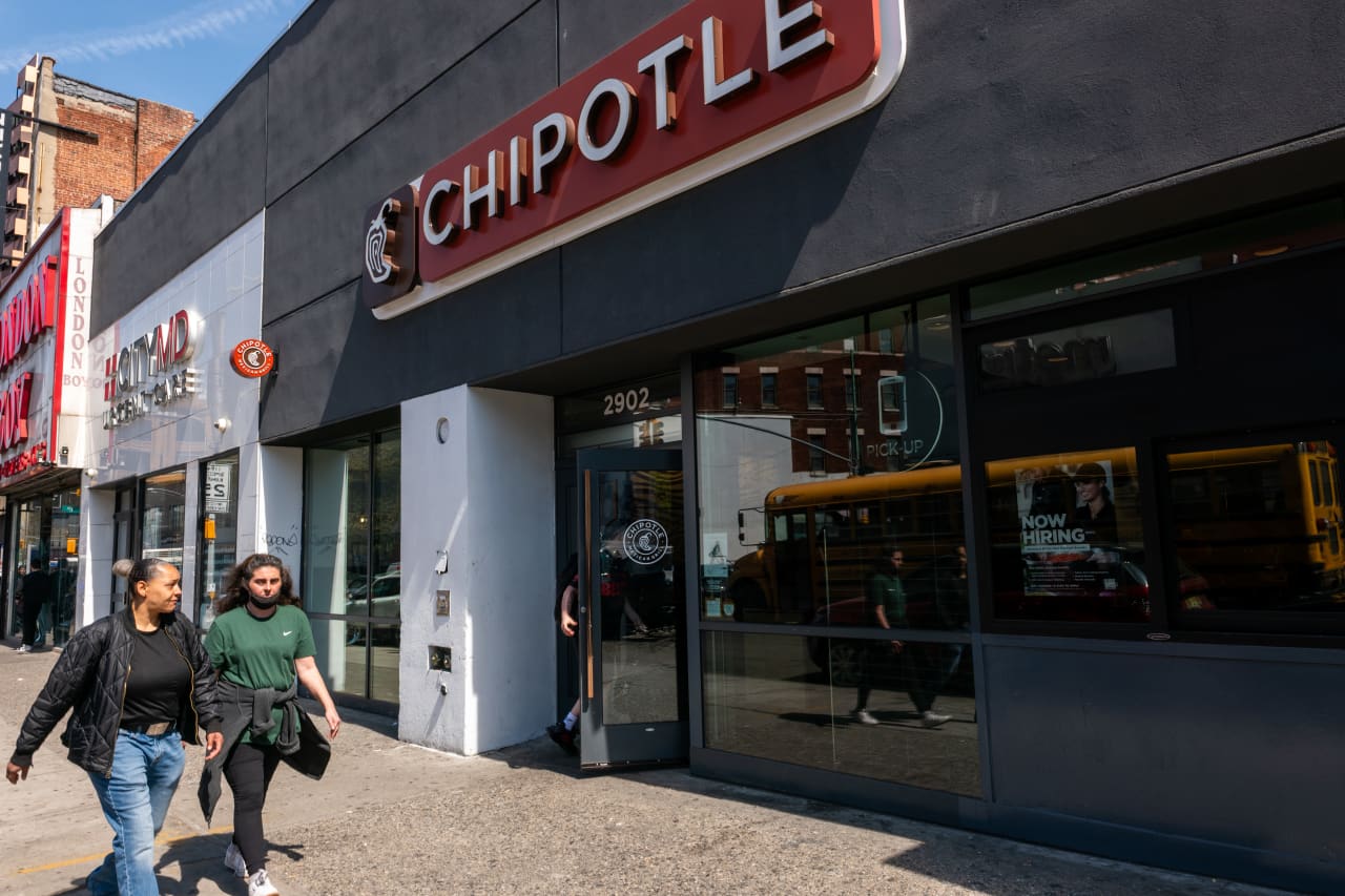 Source-feed image associated with Chipotle pulls jalapenos from some locations after salmonella investigation. Here’s what to know.