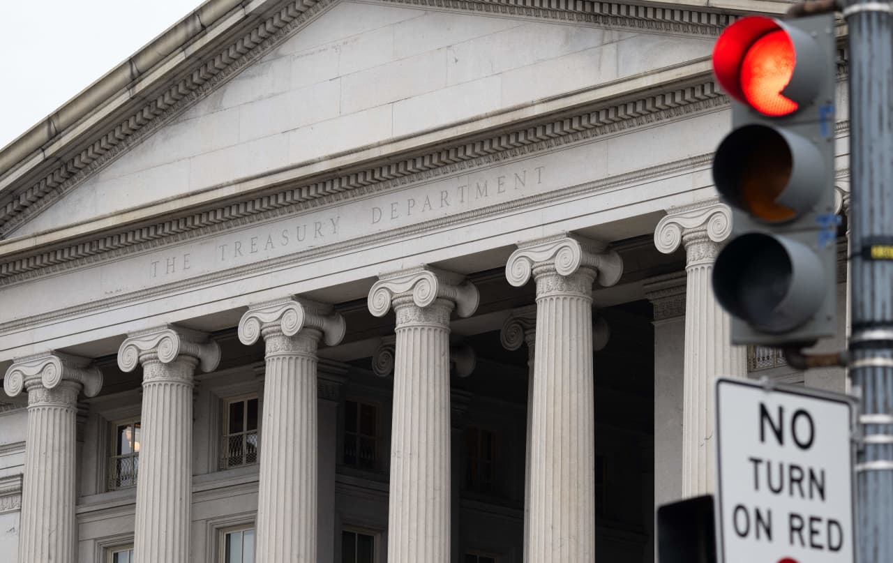 Image from linked report: Bond yields surge above 5% as Wall Street fears more Fed rate hikes
