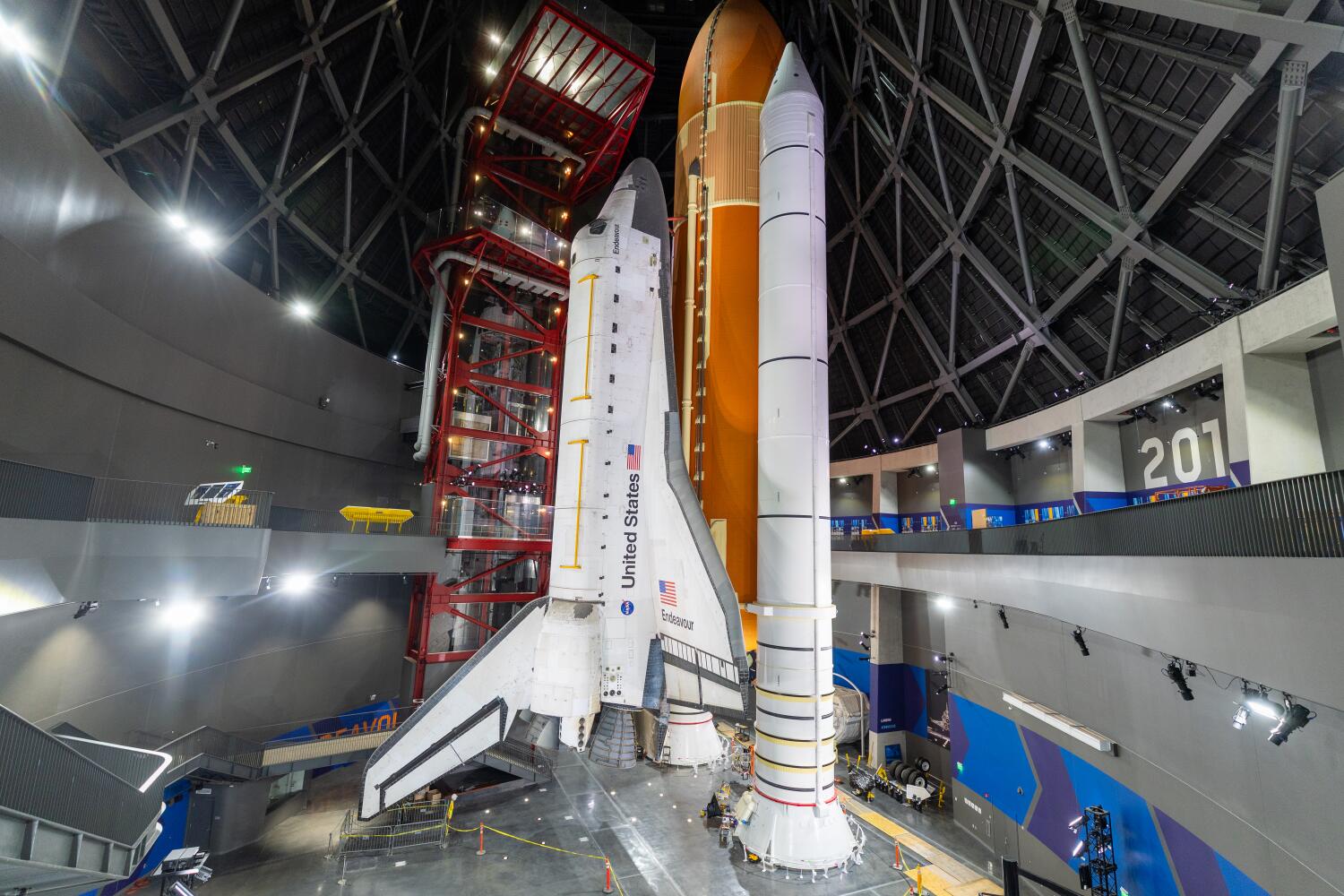 Source-feed image associated with California Science Center announces opening date to view Space Shuttle Endeavour in launch position