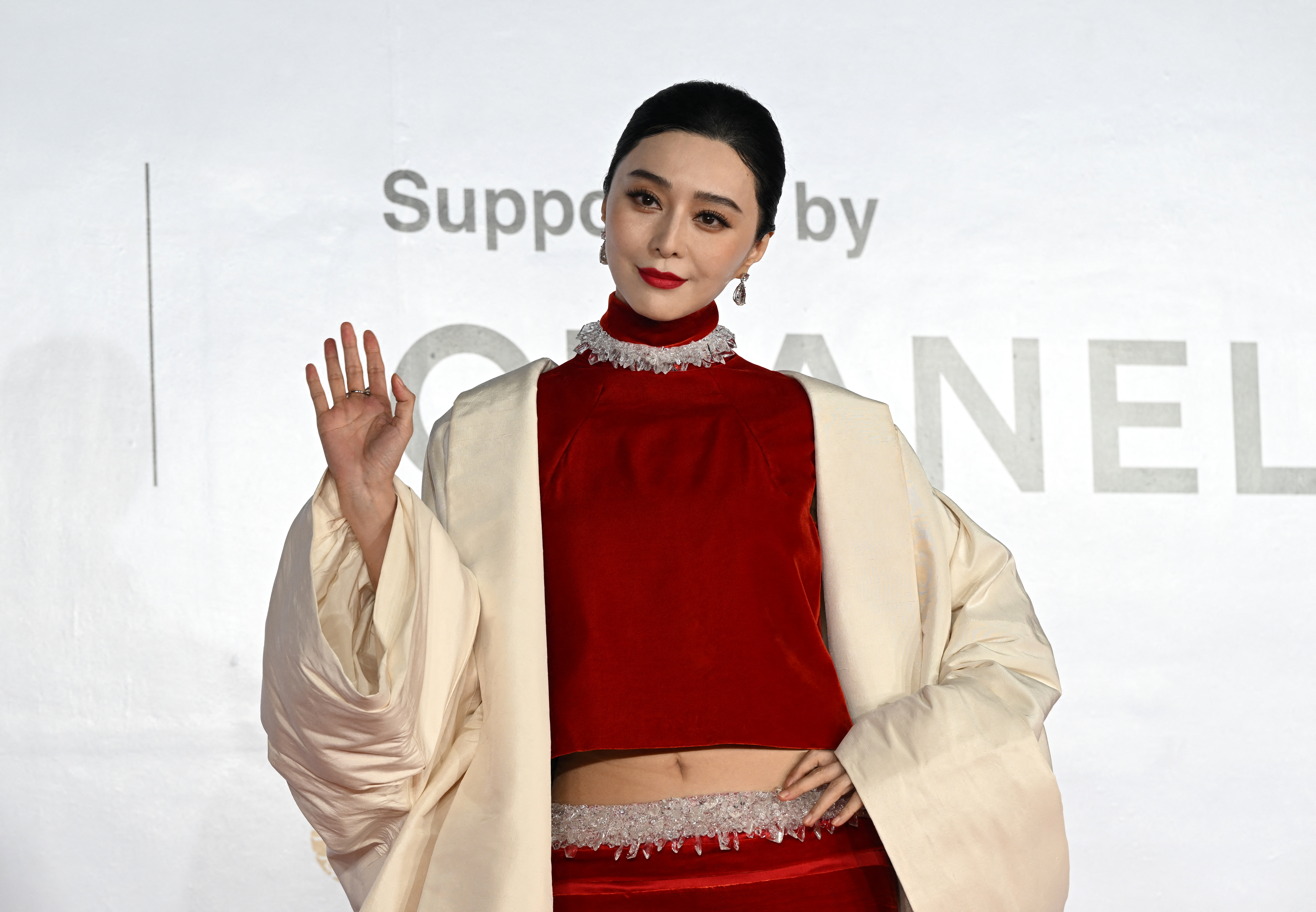 Image from linked report: Fan Bingbing, Michelle Yeoh, Charlotte Gainsbourg Dazzle as Busan Turns 31 in Style