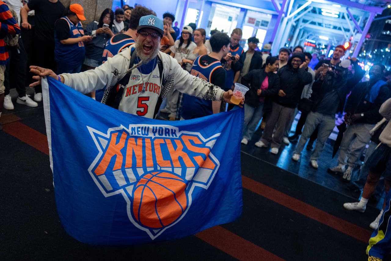 Source-feed image associated with NYC bar uses prediction markets to hedge against a new financial risk: A Knicks victory