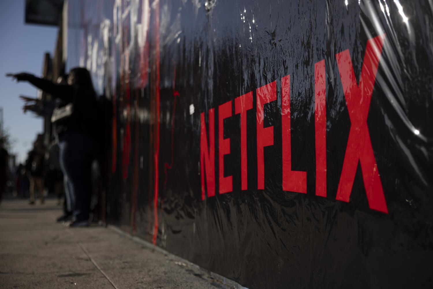 Source-feed image associated with Netflix stock plunges to 52-week low following mixed earnings report