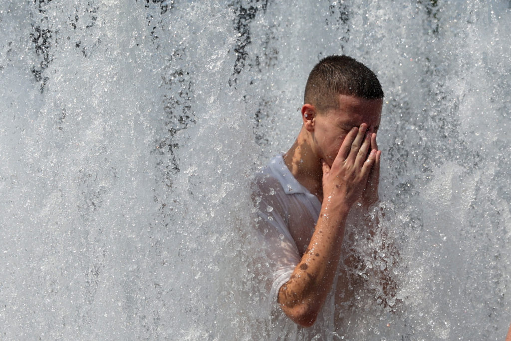 Source-feed image associated with France records around 1,000 additional deaths as extreme heat sets European records