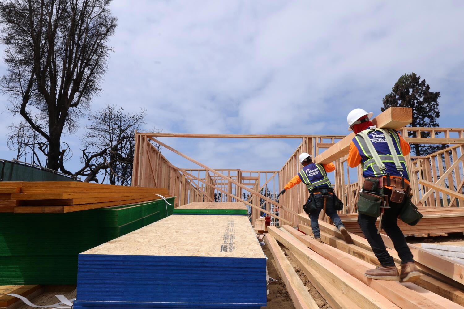 Source-feed image associated with Wildfire rebuilding boosts L.A. County job growth in May