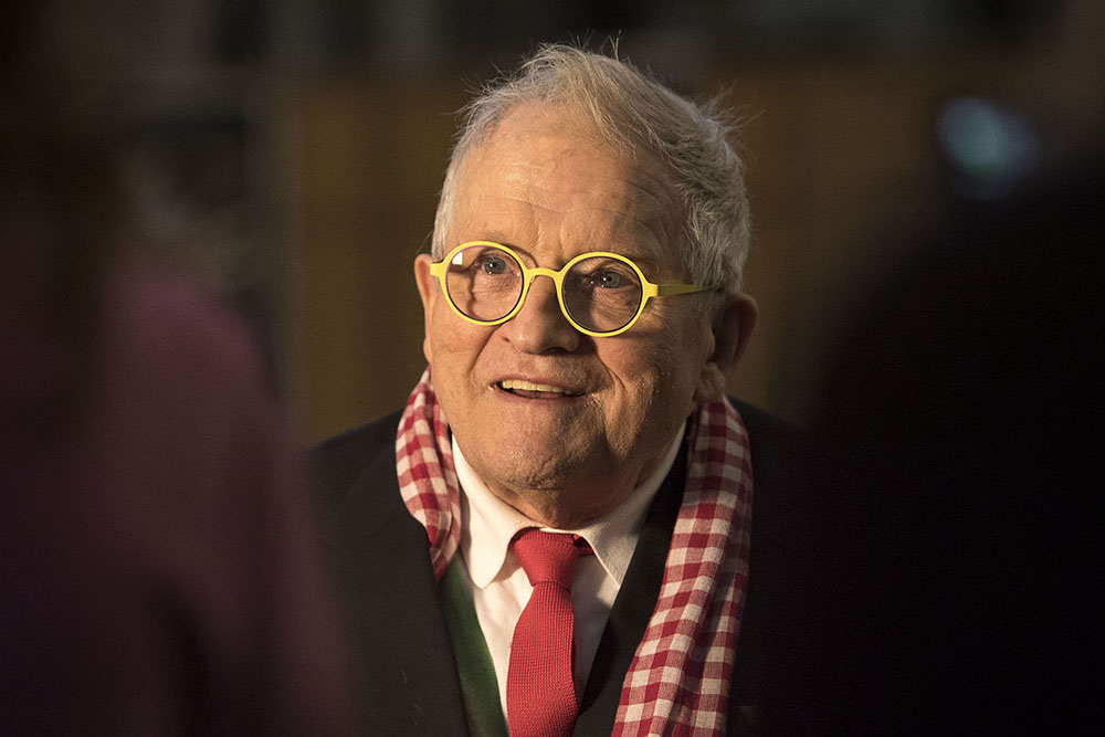 Source-feed image associated with David Hockney, Iconic British Artist, Dies at 88