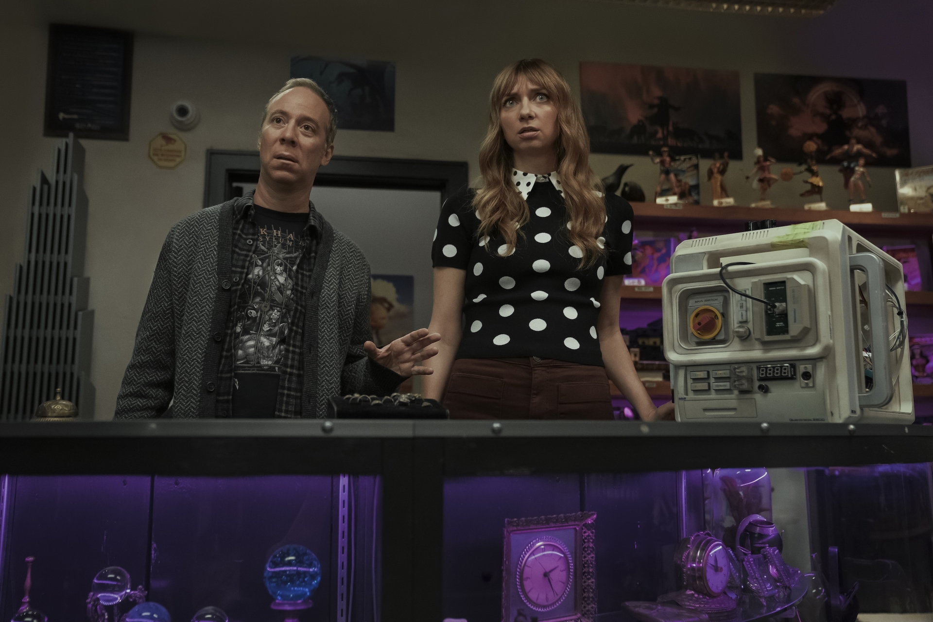 Source-feed image associated with ‘Stuart Fails to Save the Universe’ Producers on Episode 2’s Surprise Kaley Cuoco Cameo As an Alternate Penny