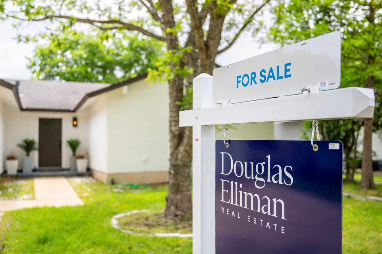 Source-feed image associated with 7% mortgage rates are already here, some buyers and mortgage experts say