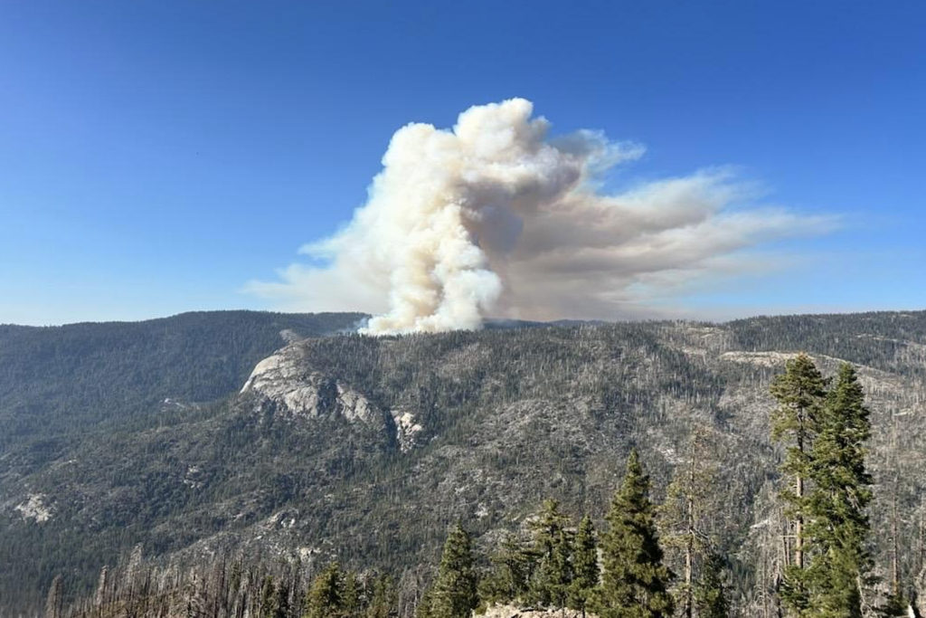 Image from linked report: Firefighting helicopter crashes near Yosemite, killing both pilots