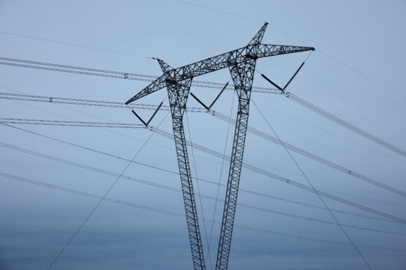 Source-feed image associated with AI’s Volatile Power Demand Is Damaging Its Own Data Centers