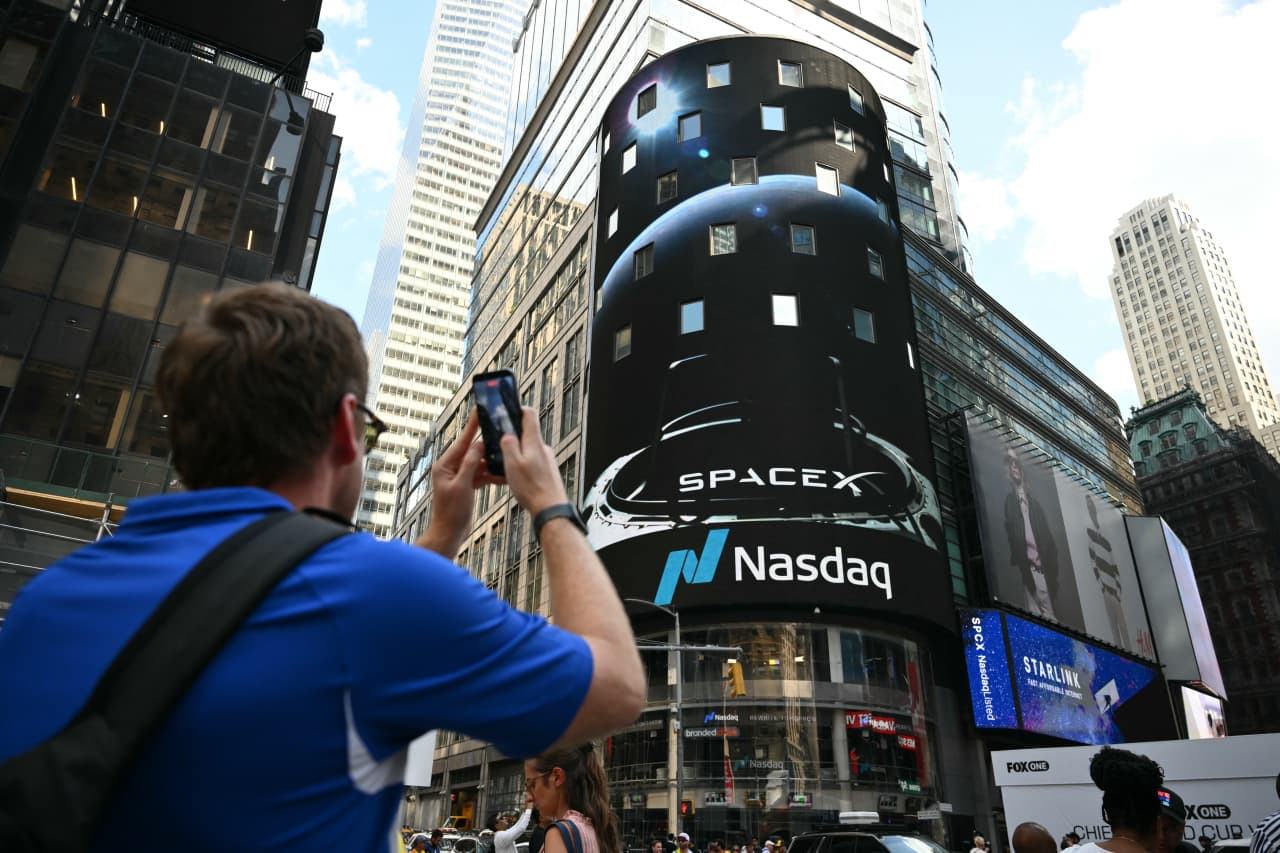 Source-feed image associated with Why SpaceX and Tesla are ‘value’ stocks, according to this fund manager